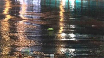 Ankara’da gece saatlerinde başlayan yoğun yağış, kent merkezinde etkili oldu