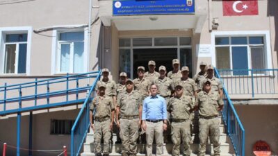Kemaliye Kaymakamı Emirhan Arıkan, Başpınar Jandarma Karakolunu ziyaret ederek karakolda