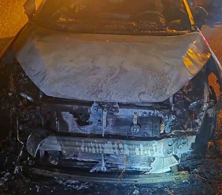 Batman ilinin merkezindeki Belde Mahallesi’nde bir otomobilde yangın çıktı ve