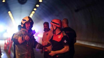İzmir Bayraklı Tünelleri’nde seyir halindeki bir tırda meydana gelen yangın,