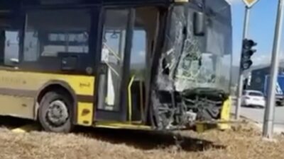 Gemlik ilçesinde yaşanan trafik kazasında belediye otobüsü yoldan çıkarak kılcal