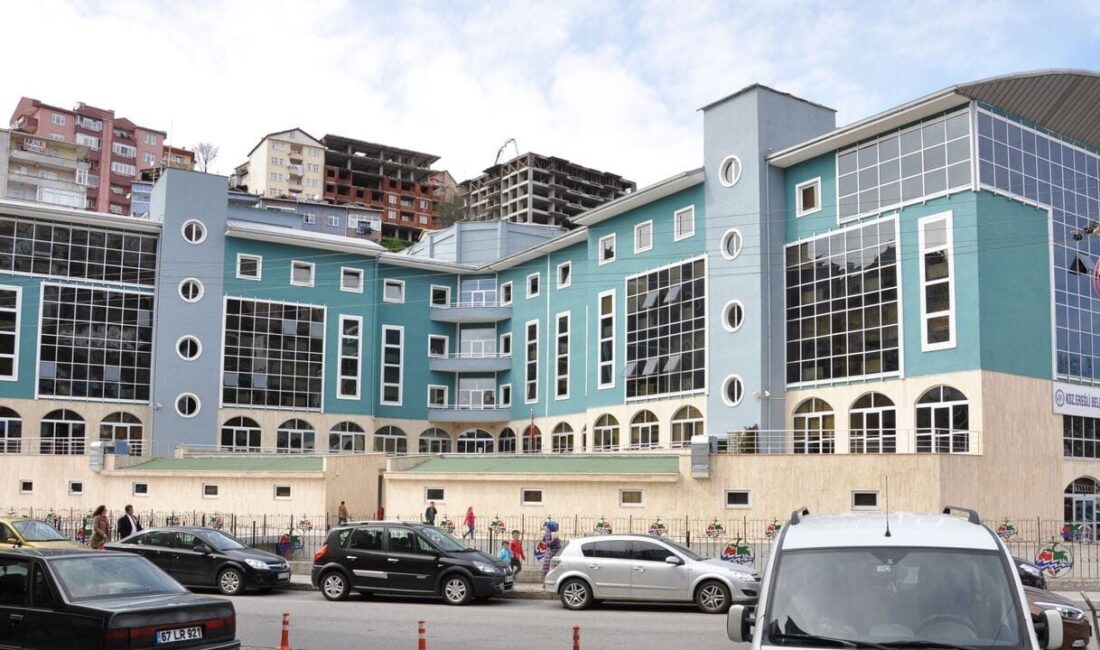 Karadeniz Ereğli ilçesindeki CHP’ye mensup belediyede çalışan bir kadın personel