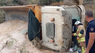 Hatay’ın Belen ilçesinde meydana gelen bir kaza sonucunda, kum yüklü