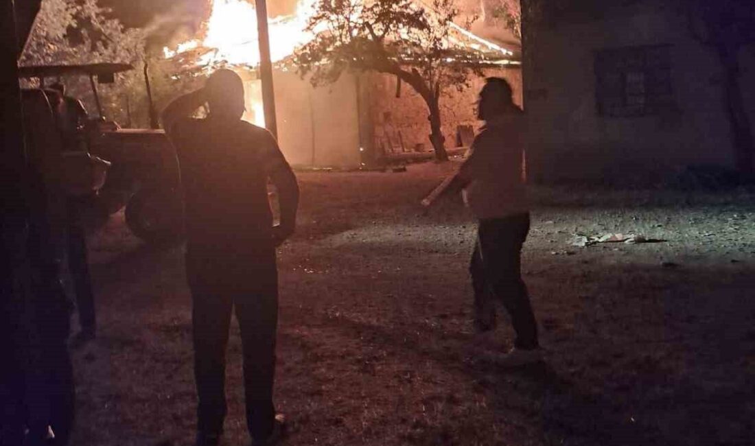 Afyonkarahisar’ın Sandıklı ilçesine bağlı Menteş köyünde bulunan bir besihane yangınında