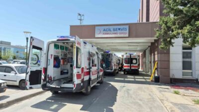 Besni ilçesinde bir kişi, evinin çatısında tamirat yaparken yaklaşık 3