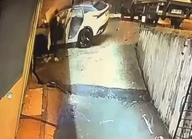 Beylikdüzü’nde meydana gelen bir trafik kazasında sürücü direksiyon kontrolünü kaybederek