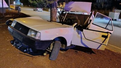 Beyşehir ilçesinde meydana gelen trafik kazasında, bir TOFAŞ otomobilin kontrolünü