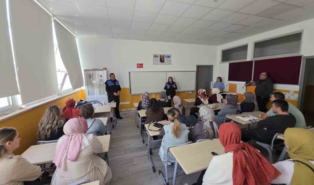 Bozüyük ilçesinde bulunan Nejat Ferit Eczacıbaşı İlkokulu’nda düzenlenen bir veli