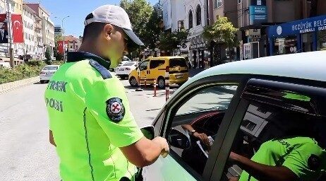 Bozüyük ilçesinde, 792 kişiye yaya güvenliği konusunda bilgilendirme yapıldı. İlçe