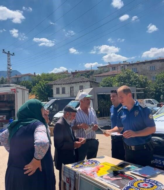 Bilecik’te, İnhisar ilçesindeki İlçe Emniyet Amirliği ekipleri tarafından vatandaşlara dolandırıcılık