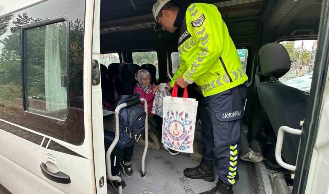 Bilecik’te jandarma ekipleri, okul çevrelerinde ve servis araçlarında denetleme gerçekleştirdi.