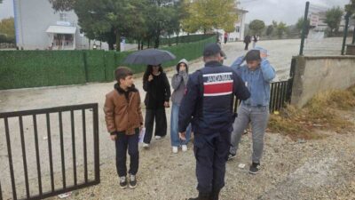 Bilecik’te, İl Jandarma Komutanlığı koordinesinde okul çevrelerinde gerçekleştirilen denetimde 80