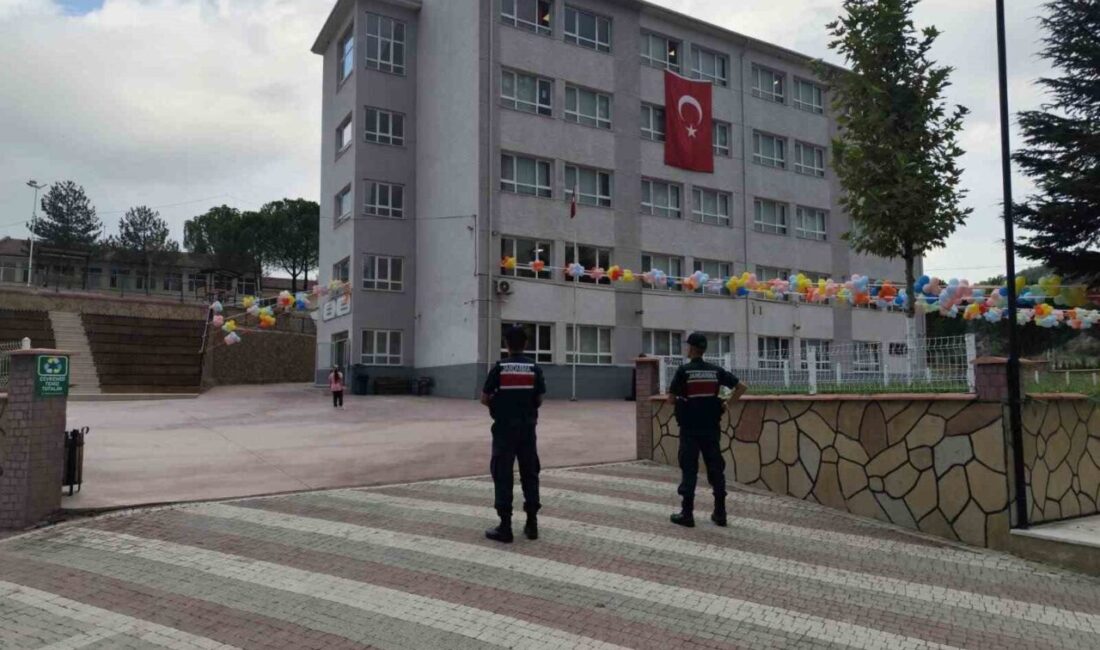 Bilecik ilinde jandarma ekipleri tarafından okul çevresinde bulunan 857 kişi