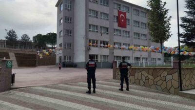 Bilecik ilinde jandarma ekipleri tarafından okul çevresinde bulunan 857 kişi