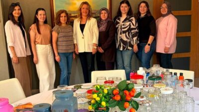 Bilecik’te Polis Eşleri Derneği üyeleri ve kadın polis memurları, öğrencilerin