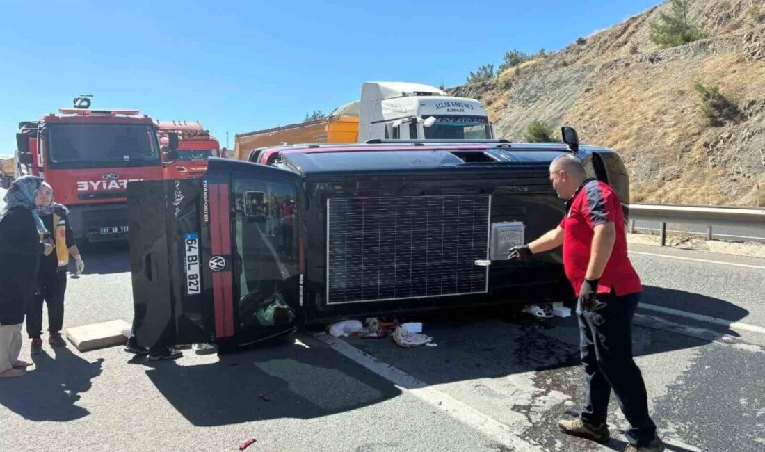 Bilecik’te yaşanan trafik kazasında ticari bir aracın devrilmesi sonucu üç
