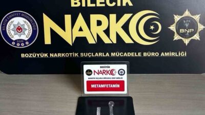 Bozüyük ilçesinde gerçekleştirilen uyuşturucu operasyonunda, polis ekipleri tarafından bir kişi