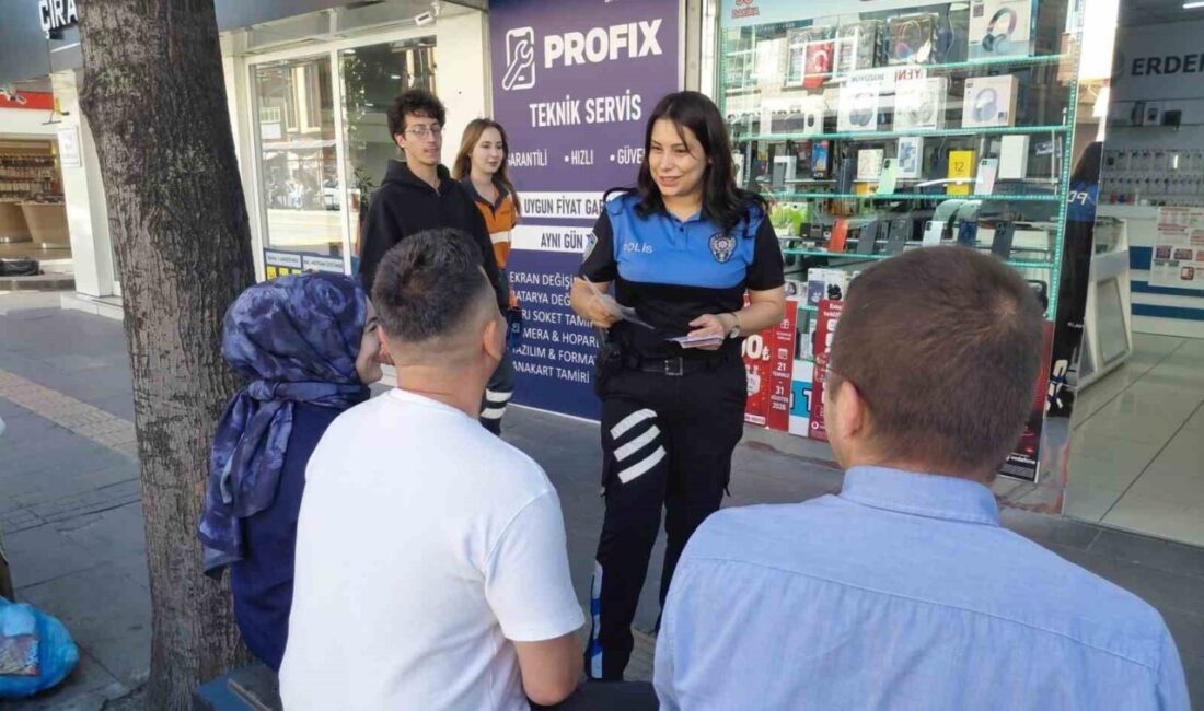 Bozüyük ilçesinde, polis ekipleri dolandırıcılık olaylarıyla ilgili olarak vatandaşları bilgilendirmek