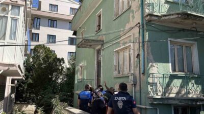 Konya’daki bir binada yayılan kötü koku, evinde yalnız yaşayan kadının