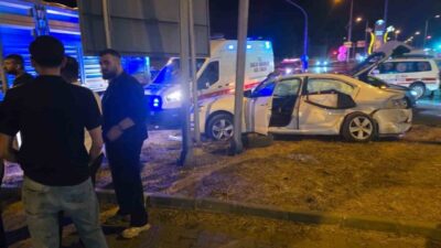 Bingöl şehrinde otomobil ile tırın çarpışması sonucunda meydana gelen trafik