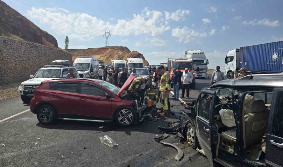 Bingöl-Erzurum karayolunda gerçekleşen trafik kazasında 6 kişi yaralandı. Kaza, Bingöl-Erzurum
