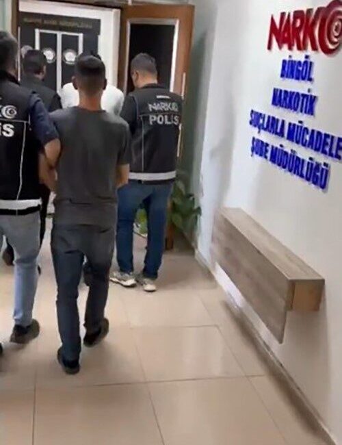 Bingöl’de polis ekipleri tarafından gerçekleştirilen uygulamalarda toplam 365,43 gram esrar