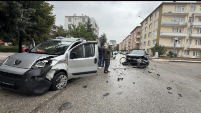 Eskişehir’de meydana gelen trafik kazasında 1 kadın hafif şekilde yaralandı.