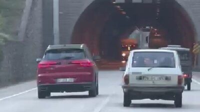 Karabük’te, bir sürücü ters yönde ilerleyerek diğer araçları tehlikeye attı.
