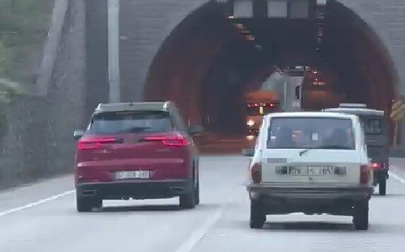 Karabük’te, bir sürücü ters yönde ilerleyerek diğer araçları tehlikeye attı.