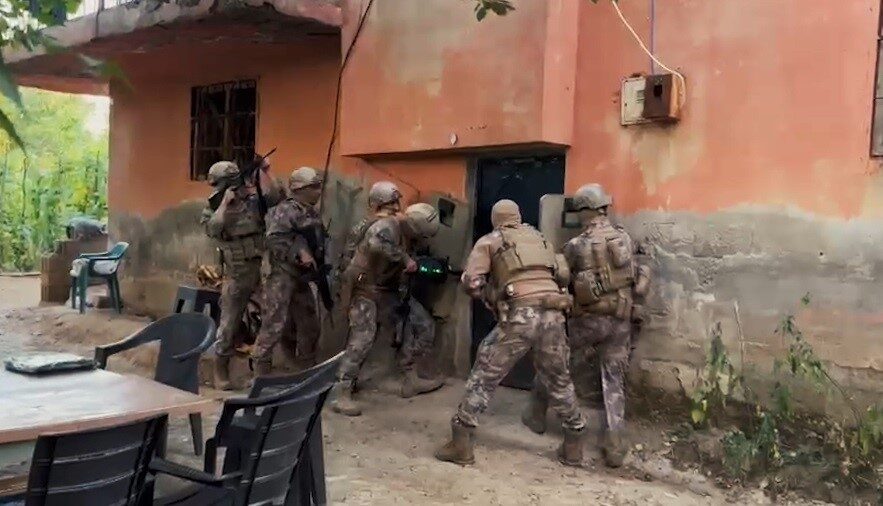 Bitlis’te gerçekleştirilen operasyonda 9 kilo 45 gram esrar, ruhsatsız silah
