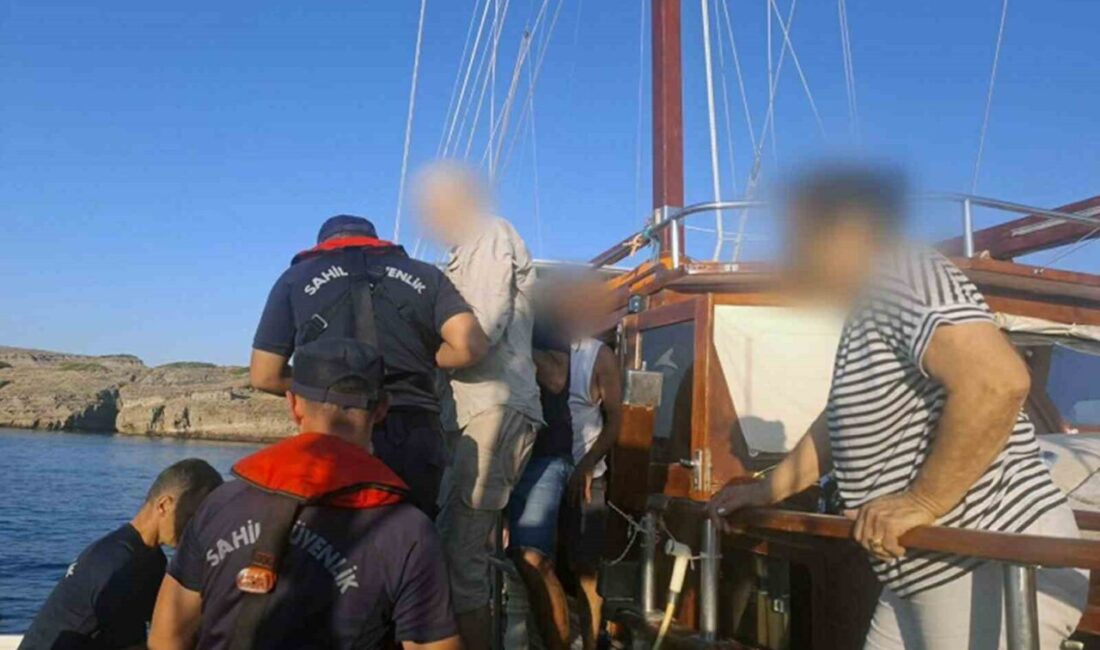 Muğla’nın Bodrum ilçesi açıklarında sefer halindeki ticari yatlarda rahatsızlanan iki