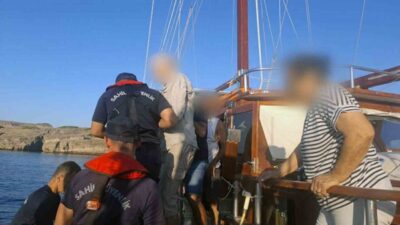 Muğla’nın Bodrum ilçesi açıklarında sefer halindeki ticari yatlarda rahatsızlanan iki