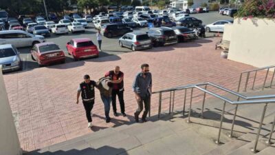 Muğla’nın Bodrum ilçesinde yaşanan olayda iddiaya göre arkadaşını bıçaklayarak öldüren