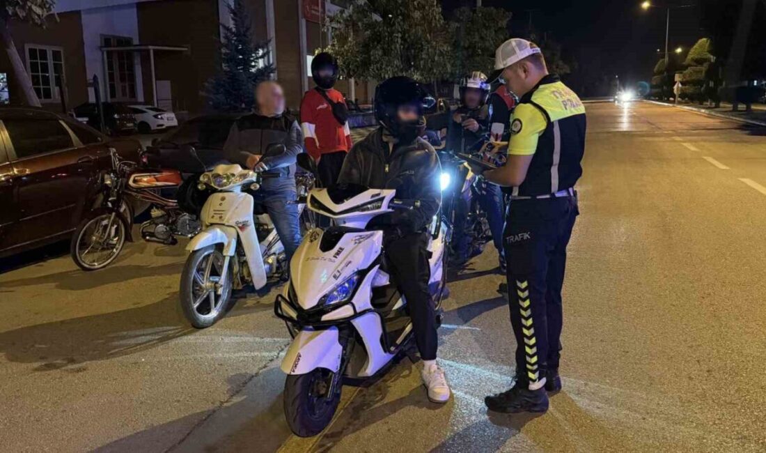 Bolu’da polis ekipleri tarafından gerçekleştirilen motosiklet denetiminde yaklaşık 100 motosiklet