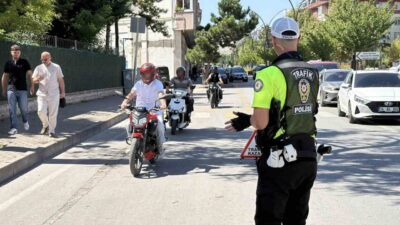Bolu’da polis ekipleri tarafından gerçekleştirilen denetimlerde hem motosiklet sürücülerinin hem