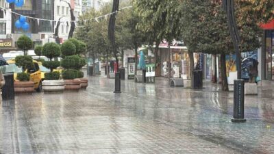 Bolu’da bugün sabah saatlerinde şiddetli yağmur etkili oldu ve Meteoroloji