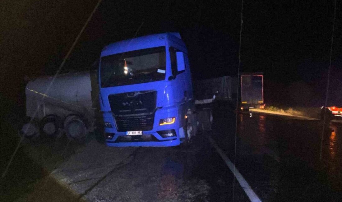 Mudurnu ilçesinde meydana gelen trafik kazasında yağışın etkili olduğu belirtilerek