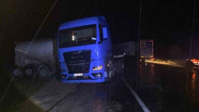 Mudurnu ilçesinde meydana gelen trafik kazasında yağışın etkili olduğu belirtilerek