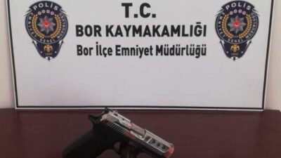 Niğde’nin Bor ilçesinde gerçekleştirilen operasyonda, polis ekipleri tarafından ruhsatsız tabanca