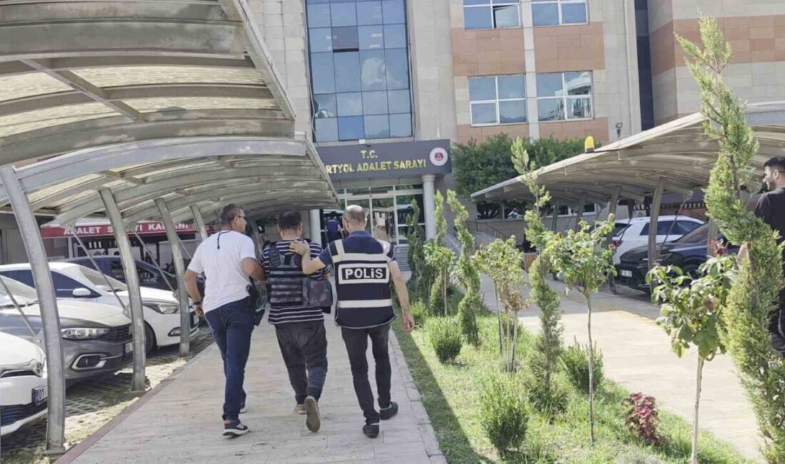 Hatay’da, boşanma sürecinde olan eşini yaşanan bir tartışma sonrasında tüfekle