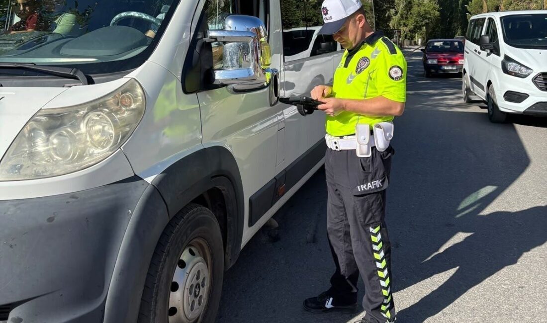 Bozkır ilçesinde yeni eğitim-öğretim yılının başlamasıyla birlikte polis ekipleri, çocukların