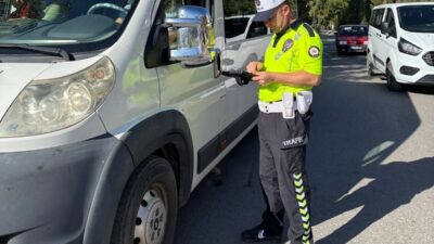 Bozkır ilçesinde yeni eğitim-öğretim yılının başlamasıyla birlikte polis ekipleri, çocukların