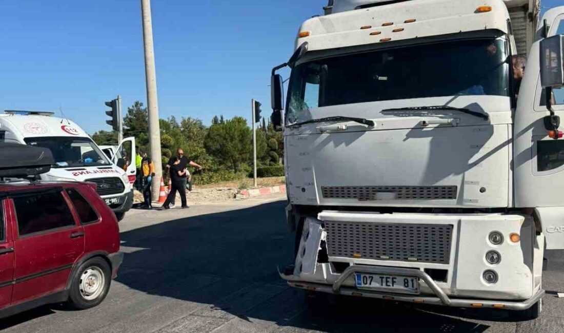 Burdur’da meydana gelen trafik kazasında hafif ticari araç ile kamyonun