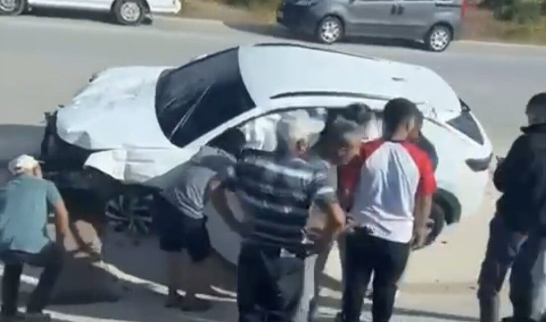 Burdur ilinde yaşanan kaza sonucunda bir otomobil sürücüsü, refüjdeki trafik