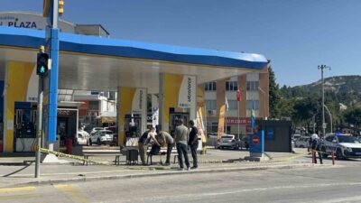 Burdur’da, Yeni Mahalle İsmet İnönü Bulvarı’nda, caddeye terk edilmiş bir