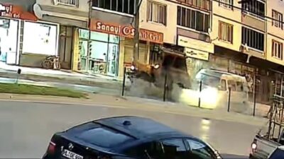Bursa’da meydana gelen trafik kazasında, tarım işçilerini taşıyan bir panelvanın