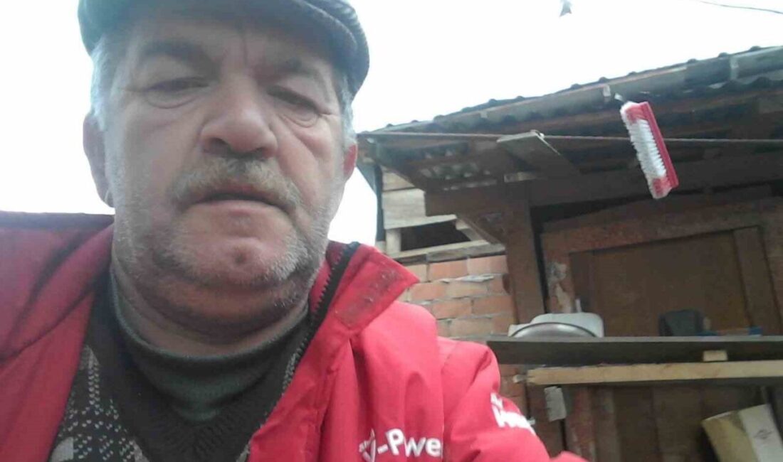 İnegöl ilçesinde yaşayan bir yürüme engelli adam ve eşi, evlerinin