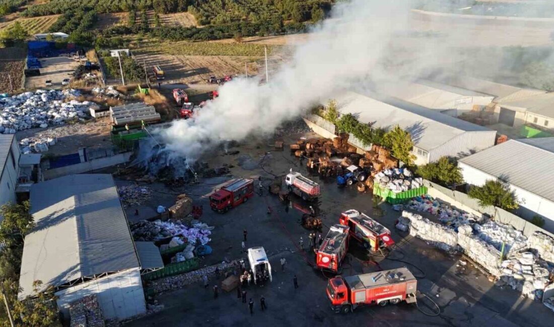 Bursa’da geri dönüşüm deposunda çıkan yangın paniğe neden oldu. Olaya
