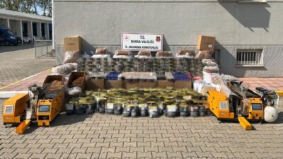 Bursa’da jandarma ekiplerinin kaçakçılıkla mücadele kapsamında düzenlediği operasyonda, yaklaşık 3