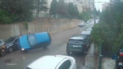 Bursa’da meydana gelen trafik kazasında bir otomobil, sürücüsünün direksiyon hakimiyetini